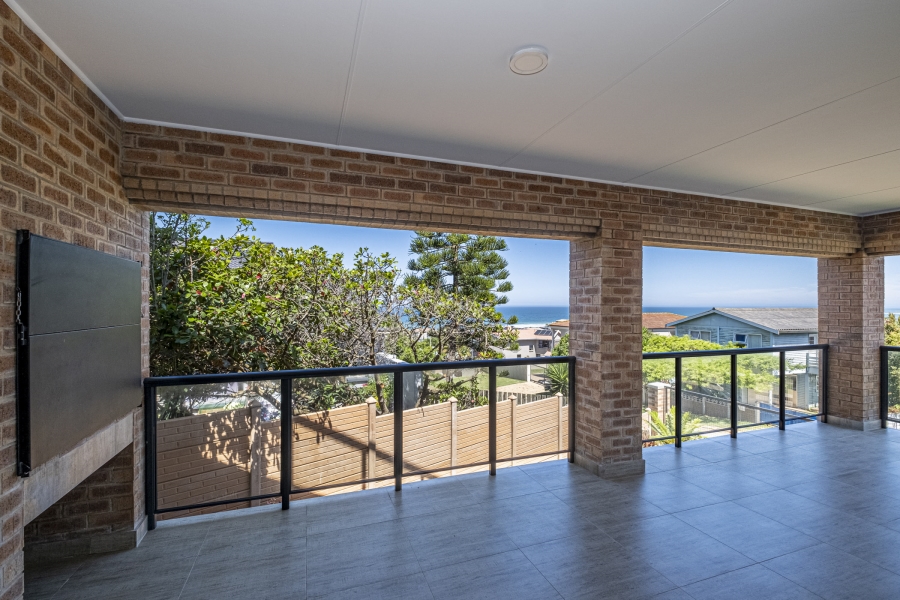 4 Bedroom Property for Sale in Wavecrest Eastern Cape